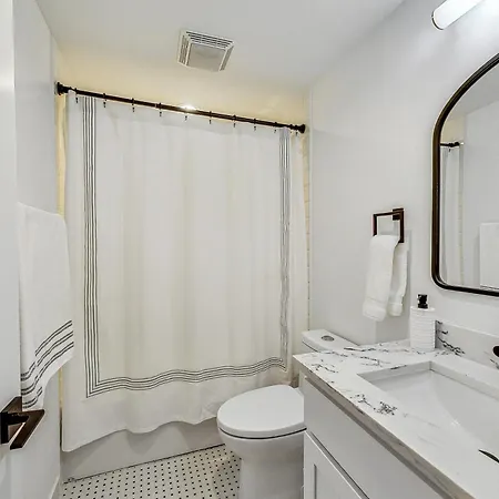 Apartment East Lincoln Park Gem Spacious 4 Br *
