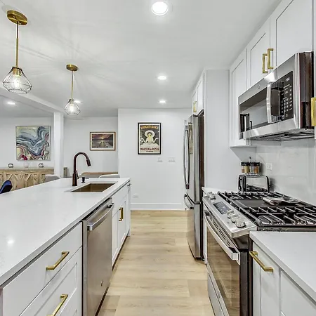 Apartment East Lincoln Park Gem Spacious 4 Br *
