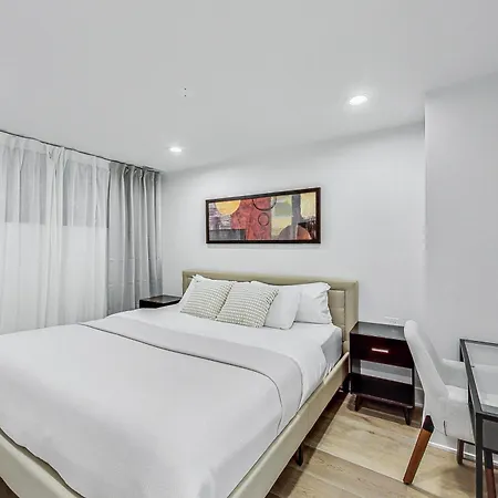 East Lincoln Park Gem Spacious 4 Br * Chicago