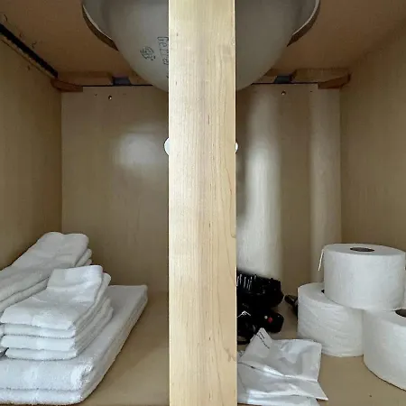 Apartment West Loop - Views With In & Out Parking 4 *
