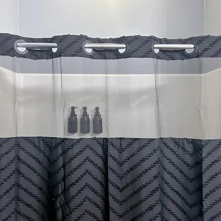 Apartment West Loop - Views With In & Out Parking 4 *