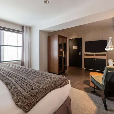 Claridge House Chicago, Tapestry Collection By Hilton Hotel 4*