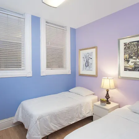 Parthenon Hostel Chicago