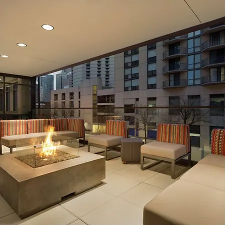 Hotel Home2 By Hilton River North Chicago