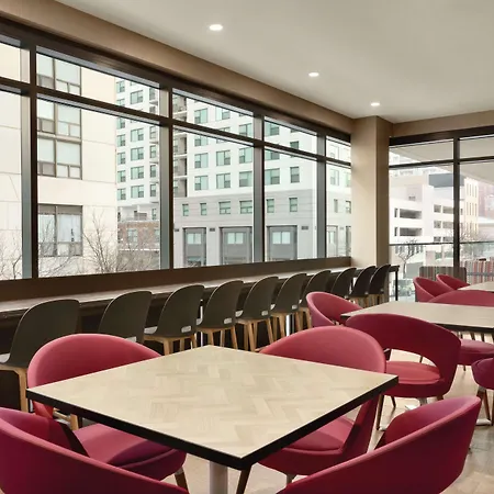 Home2 By Hilton River North Hotel 3*