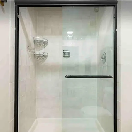 New! Spacious Art Deco Modern 5 Bd/3ba Chicago
