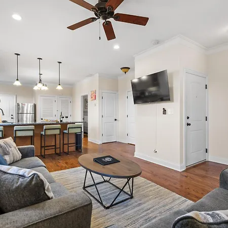 North Center - Walkable - Transit Accessible - King & Queen Beds * Chicago