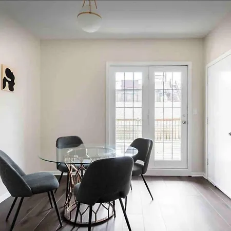 New! Spacious Art Deco Modern 5 Bd/3ba *
