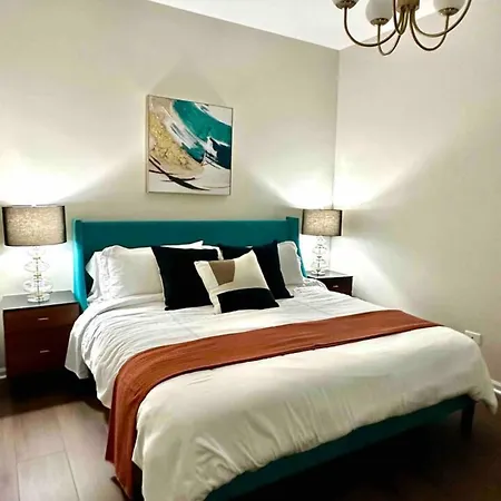 New! Spacious Art Deco Modern 5 Bd/3ba Apartment Chicago