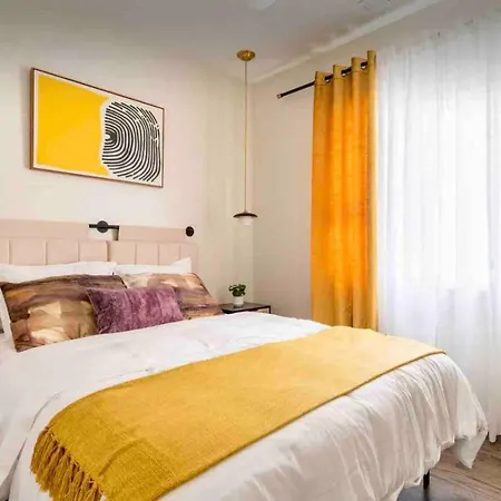 Apartment New! Spacious Art Deco Modern 5 Bd/3ba