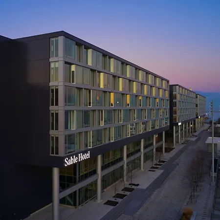 Sable At Navy Pier Chicago, Curio Collection By Hilton 4*