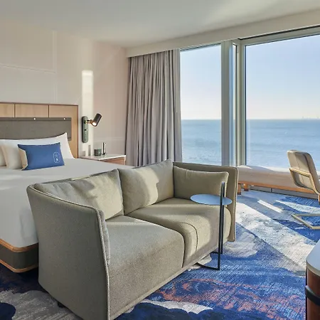 Sable At Navy Pier Chicago, Curio Collection By Hilton 4*