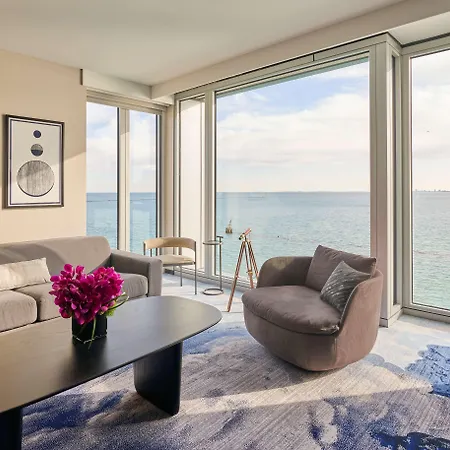 Sable At Navy Pier Chicago, Curio Collection By Hilton Hotel