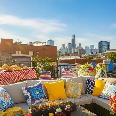 Art Downtown Fulton Market Entire 3 Bedroom Sleep10 Private Garage Roof Ev Tesla Holiday home
