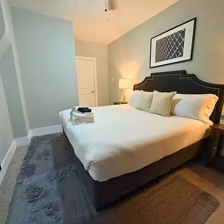 Chic 3br Hideout In Lincoln Park - Lincoln 3