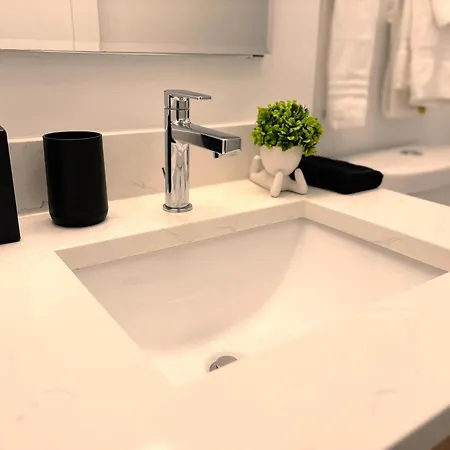 Stylish 4br Stay-prime Location - State Rep