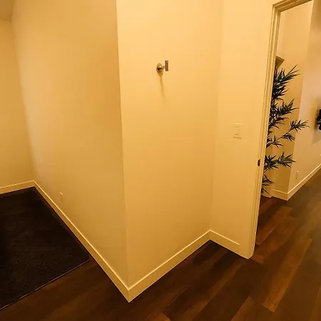 Stylish 4br Stay-prime Location - State Rep Apartment Chicago