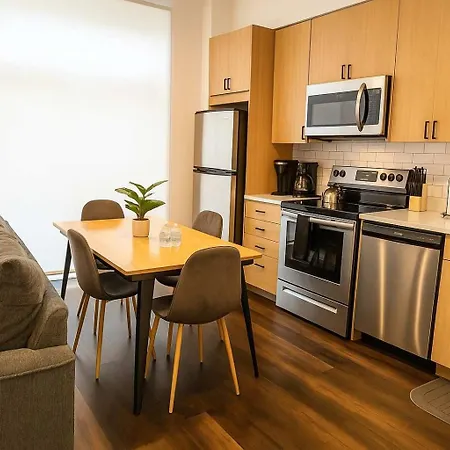 Stylish 4br Stay-prime Location - State Rep Apartment