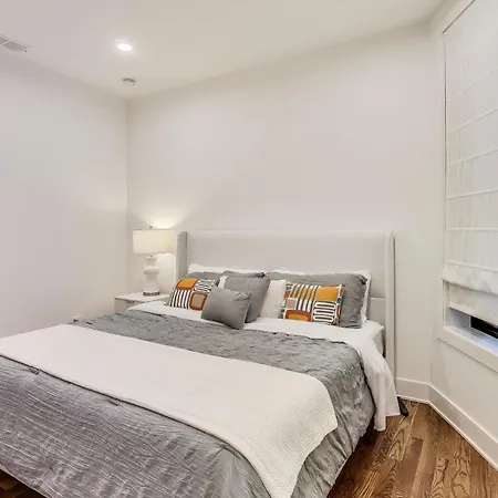 Luxurious Lincoln Park With Gourmet Kitchen Apartment Chicago