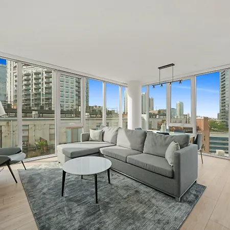 Hotel Level - River North