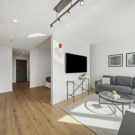 Hotel Level - River North