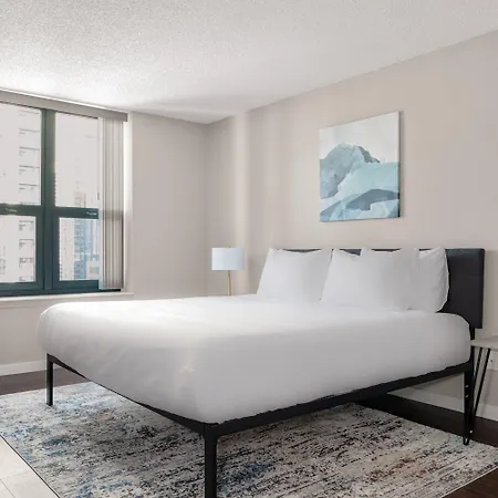 Kasa Magnificent Mile Aparthotel 4*