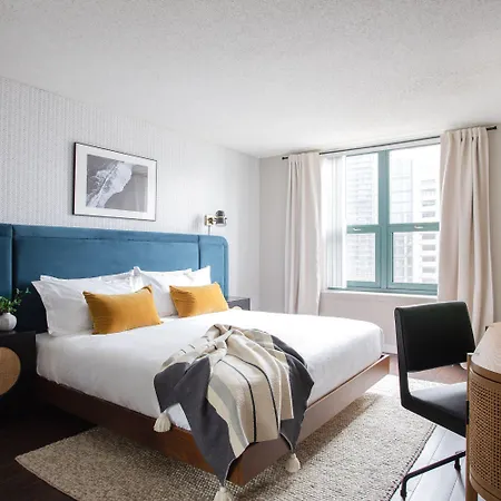 Kasa Magnificent Mile Aparthotel