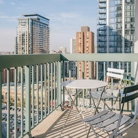 Kasa Magnificent Mile Aparthotel 4*