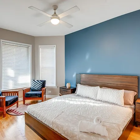 Pet-friendly With Pool Table Walk To Wrigley Field * Chicago