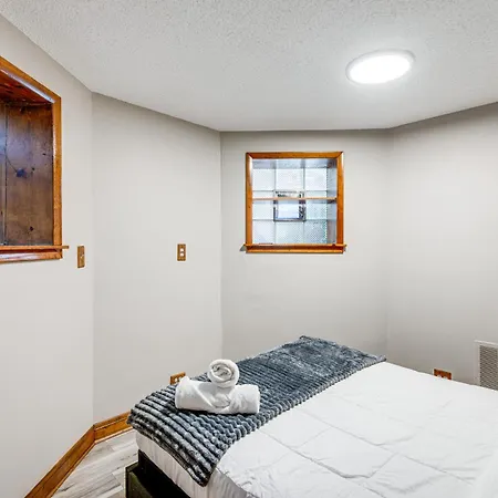 Holiday home Pet-friendly With Pool Table Walk To Wrigley Field