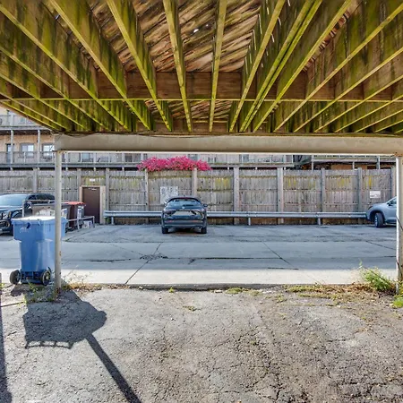 Holiday home Pet-friendly With Pool Table Walk To Wrigley Field *