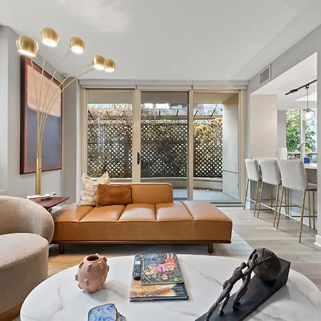 The Bernardin Gold Coast Luxury Near Magnificent Mile Apartment *