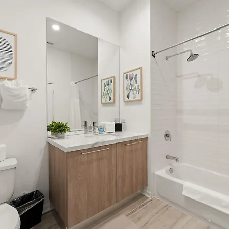 Spacious 3br Urban Getaway W Gym Chicago