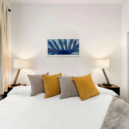 Stylish 3br Gem In Prime Location Holiday home *
