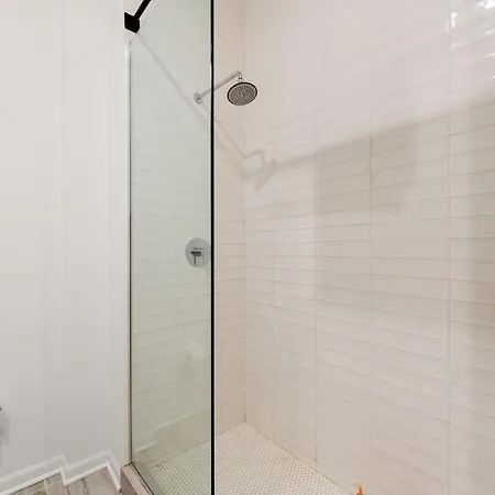 Spacious 3br Urban Getaway W Gym