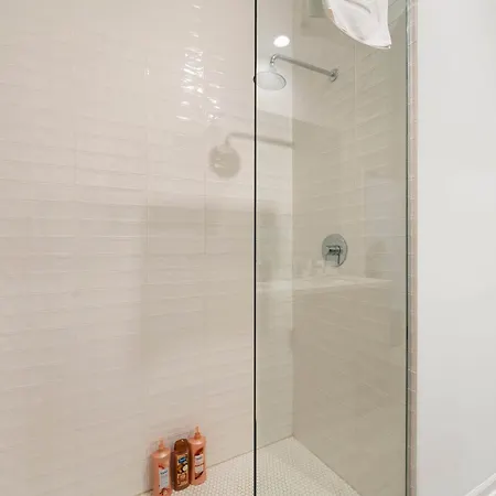 Stylish 3br Gem In Prime Location *
