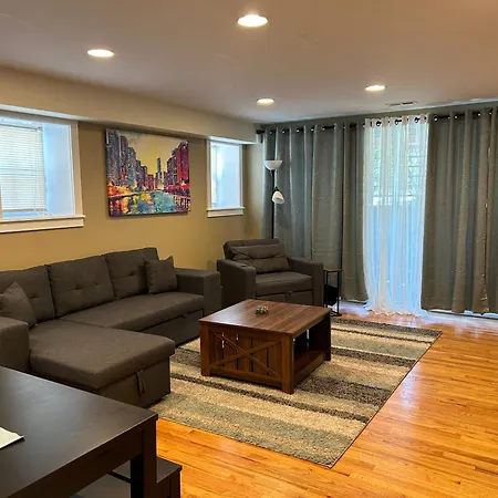 Spacious, One-level Adjacent To Jackson Park Apartment