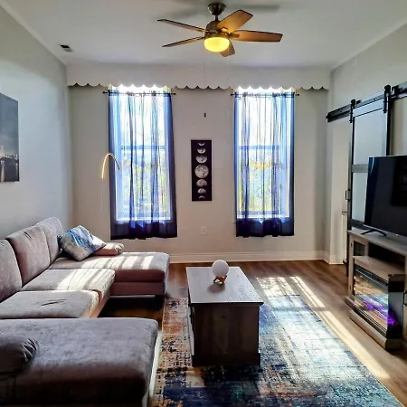 Sunny Pilsen 2 Bed 1 Bath With Private Office * Chicago
