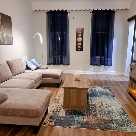 Sunny Pilsen 2 Bed 1 Bath With Private Office Apartment