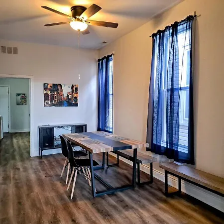 Sunny Pilsen 2 Bed 1 Bath With Private Office * Chicago