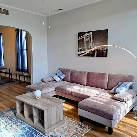 Sunny Pilsen 2 Bed 1 Bath With Private Office Chicago