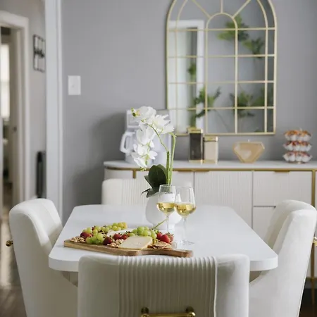 Sleeps7 • 2br • Coffee Station • Backyard W/ Grill * Chicago