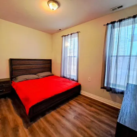 Sunny Pilsen 2 Bed 1 Bath With Private Office