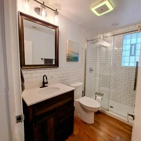 Sunny Pilsen 2 Bed 1 Bath With Private Office *