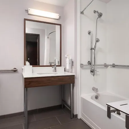 Hampton Majestic Theatre District Hotel 3*