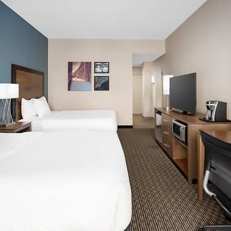 La Quinta & By Wyndham Downtown Hotel
