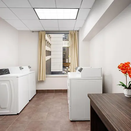 Hotel La Quinta & By Wyndham Downtown