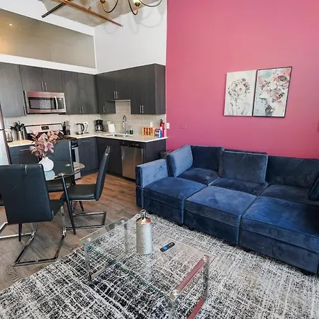 Business Ready 2br In South Loop With Skyline View, Optional Parking & Gym Access Close To Mccormick, Downtown & Cta Apartment *