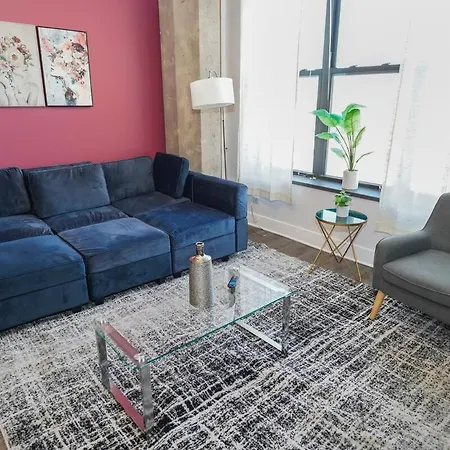 Business Ready 2br In South Loop With Skyline View, Optional Parking & Gym Access Close To Mccormick, Downtown & Cta Apartment Chicago