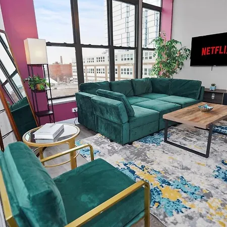 South Loop 2br Corner Unit With Natural Light, Optional Parking And Guest Access Near Downtown And Mccormick Place *